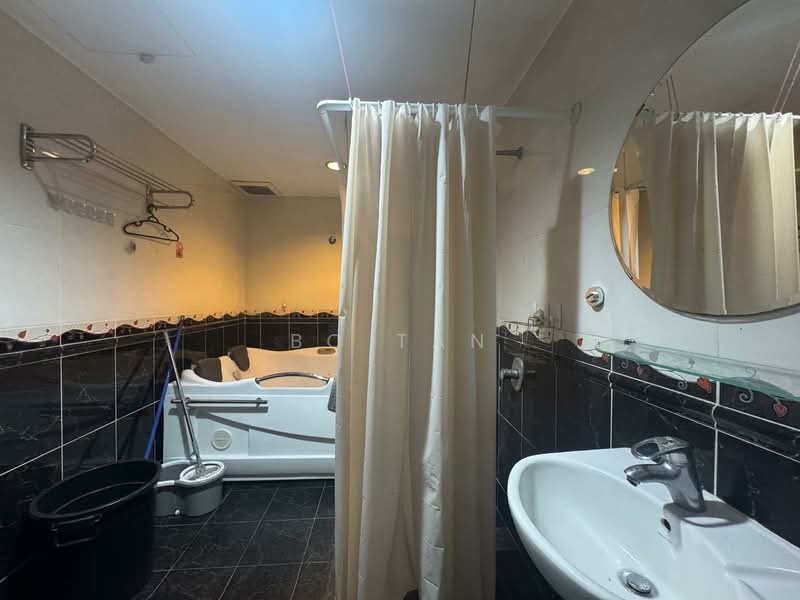 Bandar Menjalara untuk Untuk Disewa - RM 2,800 /bulan, Mac 2026 - Bathroom - PropertyGuru.com.my