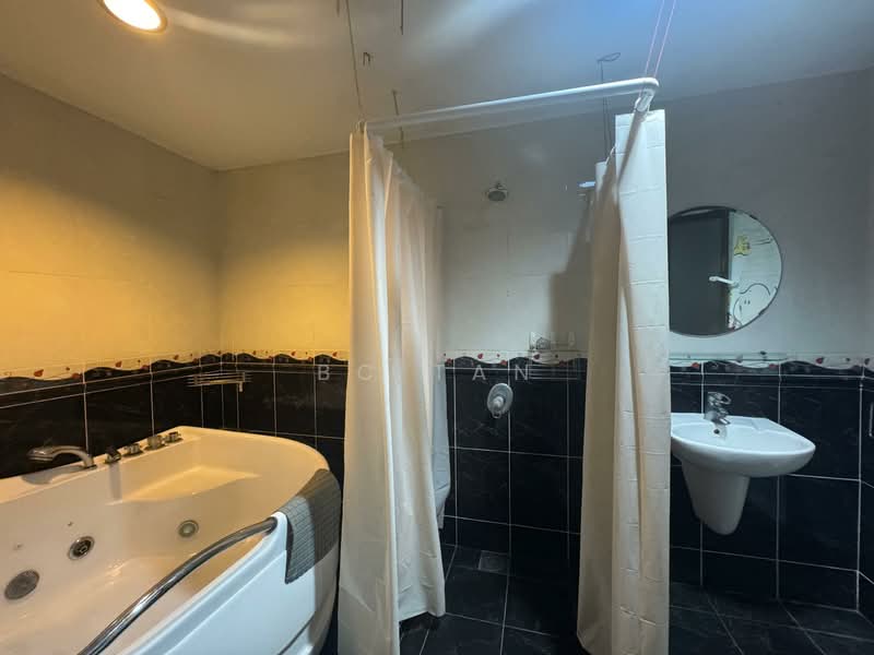 Bandar Menjalara untuk Untuk Disewa - RM 2,800 /bulan, Mac 2026 - Bathroom - PropertyGuru.com.my