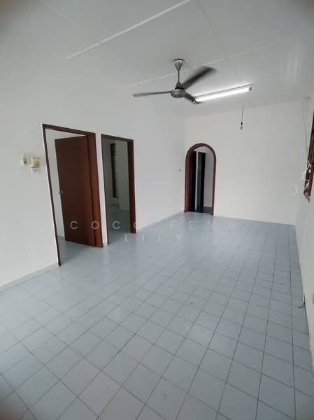 Taman Johor Jaya, Jalan Teratai untuk Untuk Dijual - RM 558,000, Mac 2026 - Living Room - PropertyGuru.com.my