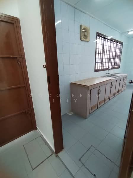 Taman Johor Jaya, Jalan Teratai untuk Untuk Dijual - RM 558,000, Mac 2026 - Kitchen - PropertyGuru.com.my