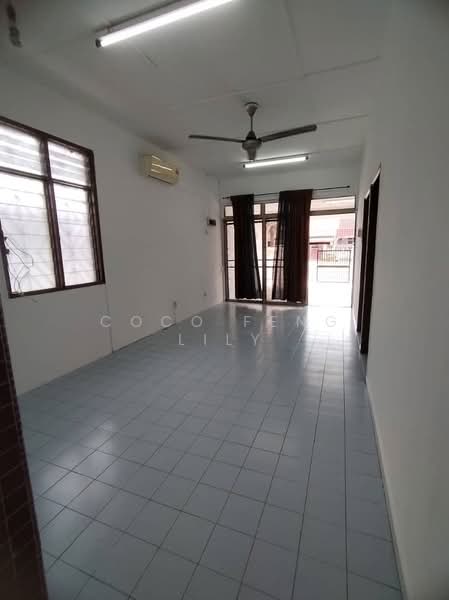 Taman Johor Jaya, Jalan Teratai untuk Untuk Dijual - RM 558,000, Mac 2026 - Living Room - PropertyGuru.com.my
