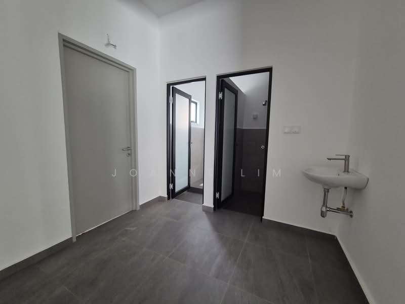 Shop / Office for Rent in Taman Bukit Beruang (Bukit Baru) - Joanne Lim - Bathroom - PropertyGuru.com.my