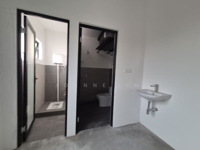 Shop / Office for Rent in Taman Bukit Beruang (Bukit Baru) - Joanne Lim - Bathroom - PropertyGuru.com.my
