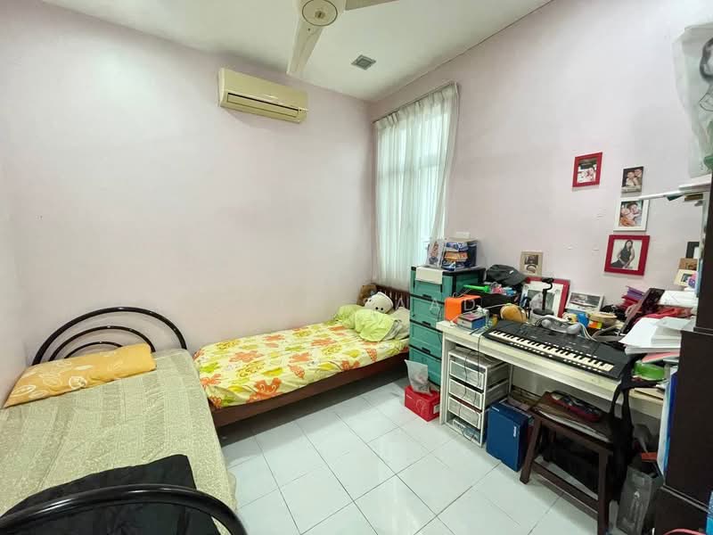 1-storey Terraced House for Sale in Lestari Putra (Seri Kembangan) - Alif Saad - Bedroom - PropertyGuru.com.my