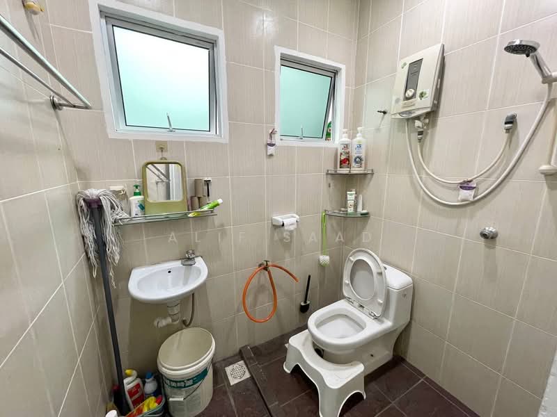 1-storey Terraced House for Sale in Lestari Putra (Seri Kembangan) - Alif Saad - Bathroom - PropertyGuru.com.my