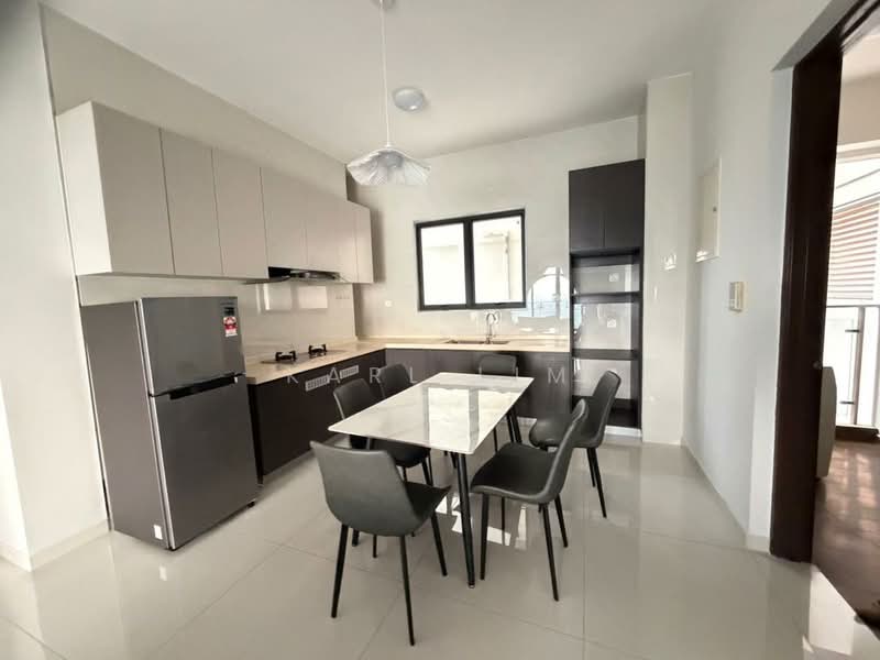 Royal Strand @ Country Garden Danga Bay untuk Untuk Disewa - RM 3,200 /bulan, Mac 2026 - Kitchen - PropertyGuru.com.my
