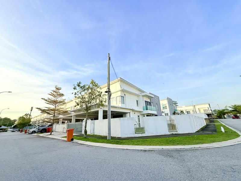 2-storey Terraced House for Sale in Bandar Sri Sendayan (Negeri Sembilan) - Hassan Basri Suhaimi - Exterior - PropertyGuru.com.my