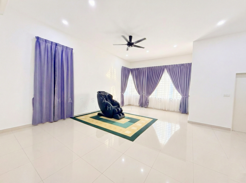 2-storey Terraced House for Sale in Bandar Sri Sendayan (Negeri Sembilan) - Hassan Basri Suhaimi - Living Room - PropertyGuru.com.my