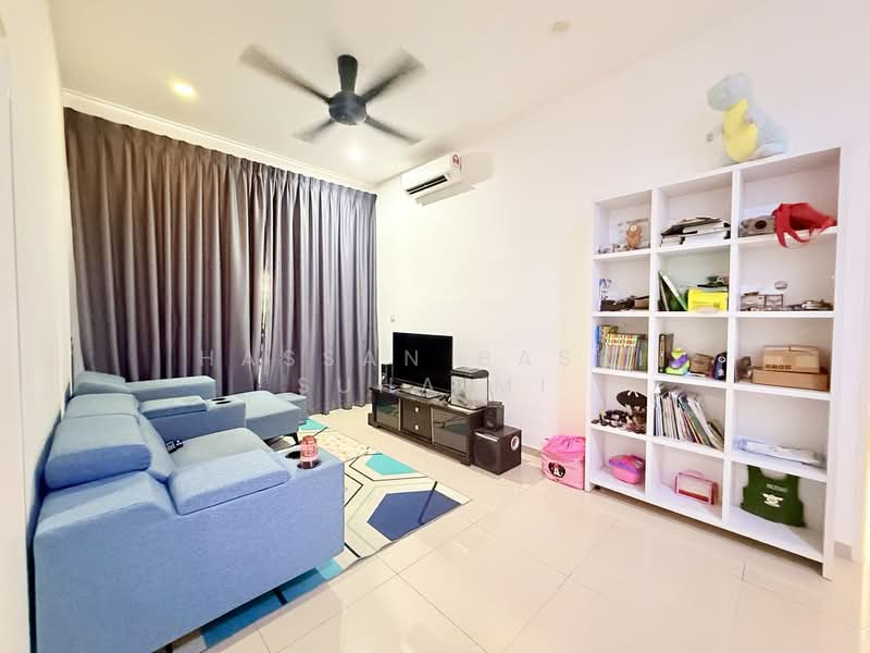 2-storey Terraced House for Sale in Bandar Sri Sendayan (Negeri Sembilan) - Hassan Basri Suhaimi - Living Room - PropertyGuru.com.my