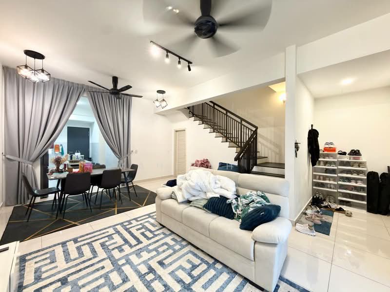 Laman Mawar Kota Seriemas untuk Untuk Dijual - RM 497,000, Mac 2026 - Living Room - PropertyGuru.com.my