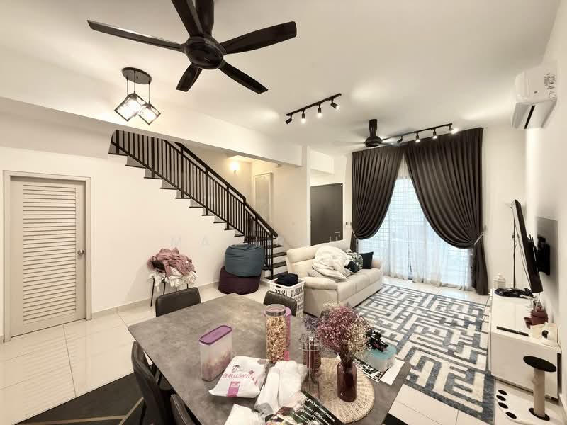 Laman Mawar Kota Seriemas untuk Untuk Dijual - RM 497,000, Mac 2026 - Living Room - PropertyGuru.com.my