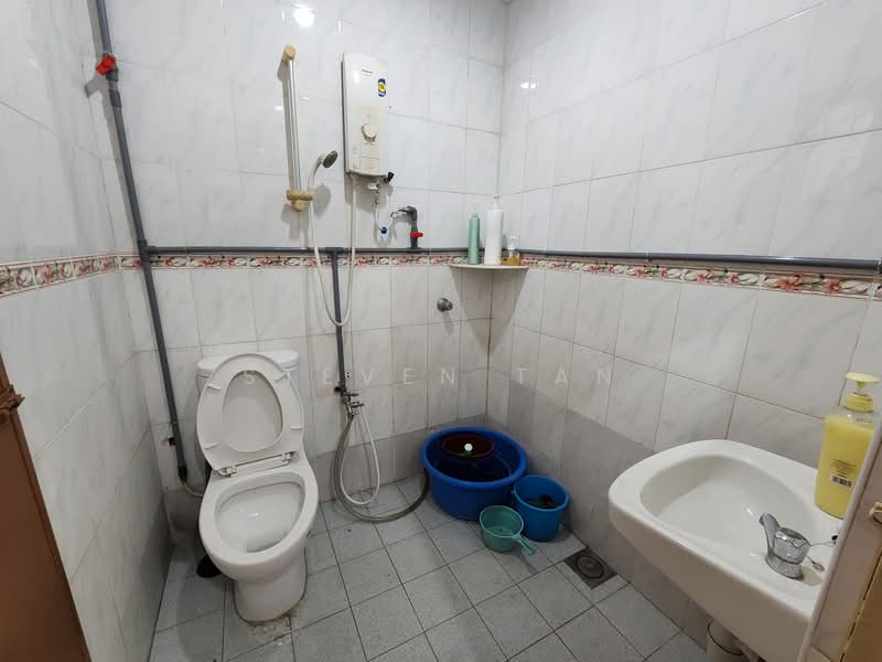 Semi-Detached House for Sale in Taman Putra Perdana (Puchong) - Steven Tan - Bathroom - PropertyGuru.com.my