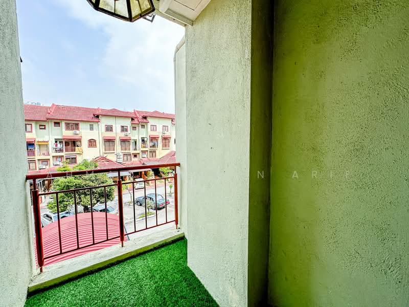 Villa Laman Tasik untuk Untuk Dijual - RM 570,000, Mac 2026 - Balcony - PropertyGuru.com.my