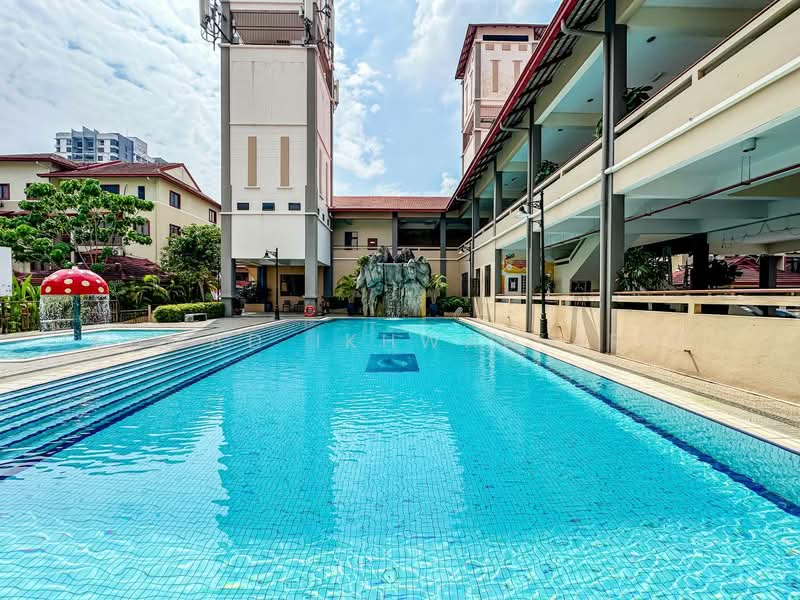 Villa Laman Tasik untuk Untuk Dijual - RM 570,000, Mac 2026 - Pool - PropertyGuru.com.my