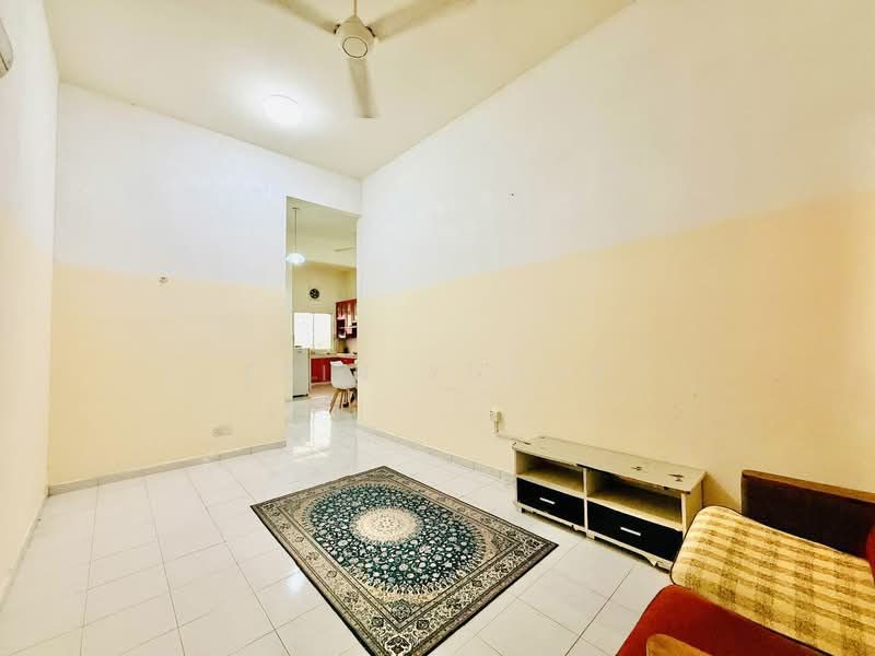 Townhouse for Rent in Kajang (Selangor) - Erin Yusof - Living Room - PropertyGuru.com.my