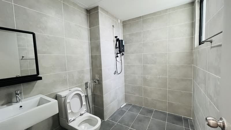 Servis Apartment untuk Disewa di Serviced Residence @ The Louvre @ Country Heights - Darren Toh - Bathroom - PropertyGuru.com.my