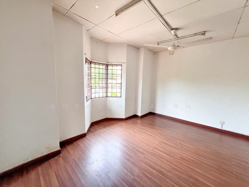2-storey Terraced House for Sale in Alam Damai (Cheras) - Noraini Dahan - Living Room - PropertyGuru.com.my