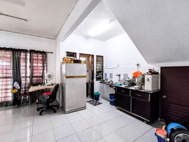 Townhouse for Sale in Batu Caves (Selangor) - Arbain Mahmood - Kitchen - PropertyGuru.com.my