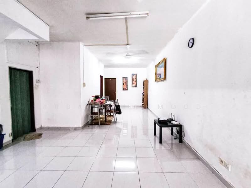 Townhouse for Sale in Batu Caves (Selangor) - Arbain Mahmood - Living Room - PropertyGuru.com.my