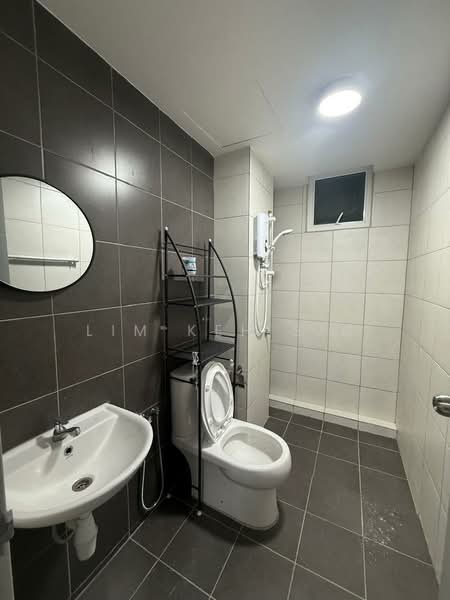 Kondominium untuk Disewa di Fairview Residence - Lim Keh Sin - Bathroom - PropertyGuru.com.my