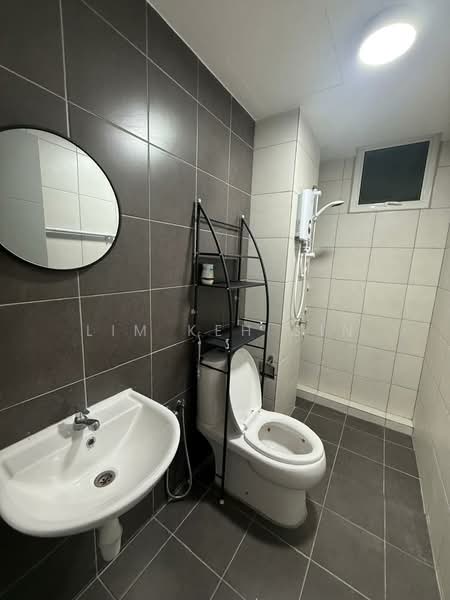 Kondominium untuk Disewa di Fairview Residence - Lim Keh Sin - Bathroom - PropertyGuru.com.my