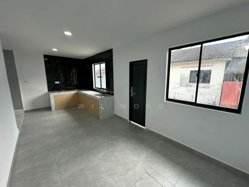 Johor Bahru , Taman Johor Jaya untuk Untuk Dijual - RM 558,000, Mac 2026 - Kitchen - PropertyGuru.com.my