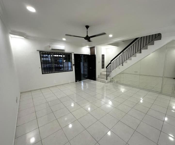 Taman Setia Indah untuk Untuk Disewa - RM 2,500 /bulan, Mac 2026 - Living Room - PropertyGuru.com.my