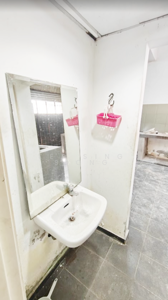 Shop for Rent in Sungai Buloh (Selangor) - Lee Sing Siong - Bathroom - PropertyGuru.com.my