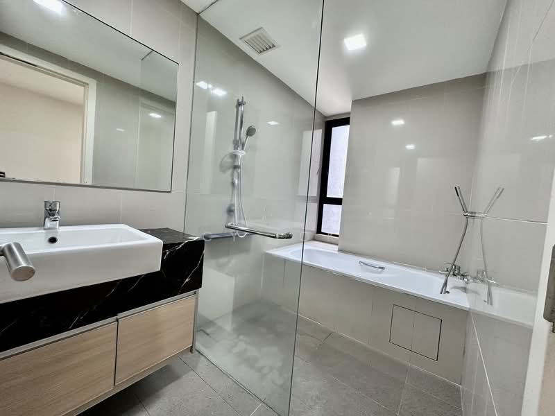 Servis Apartment untuk Disewa di G Residence - CY Lok - Bathroom - PropertyGuru.com.my