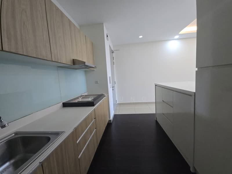 Service Residence for Sale at Meridin Bayvue @ Sierra Perdana - YC Fung - Kitchen - PropertyGuru.com.my