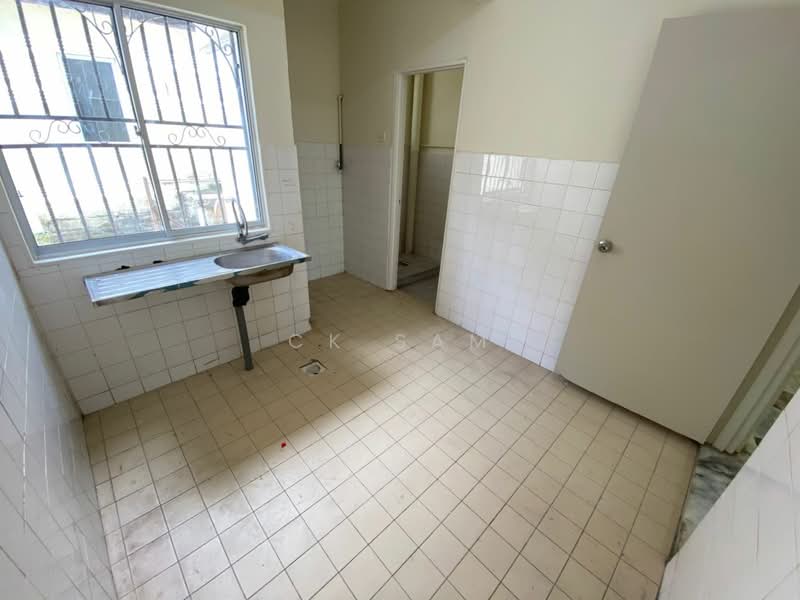 2-storey Terraced House for Sale in Bandar Country Homes (Rawang) - CK Sam - Kitchen - PropertyGuru.com.my