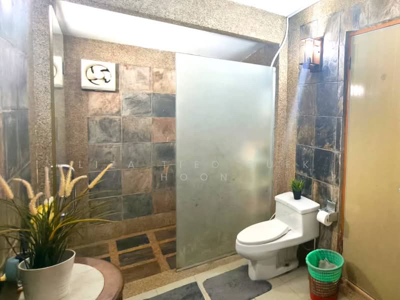 Seksyen 11 untuk Untuk Dijual - RM 1,990,000, Mac 2026 - Bathroom - PropertyGuru.com.my