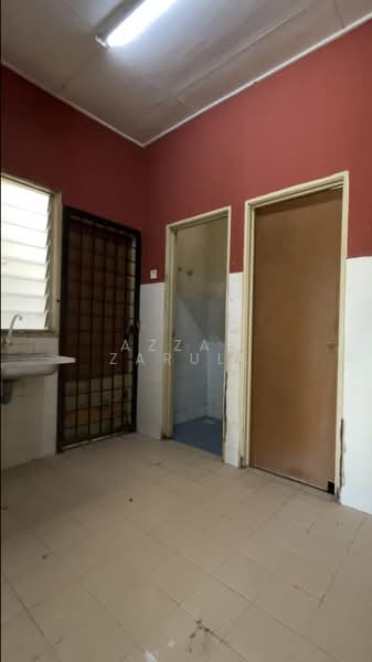 Terraced House for Sale in Bandar Mahkota Banting (Tanjong Duabelas) - Azzad Zarull - Kitchen - PropertyGuru.com.my