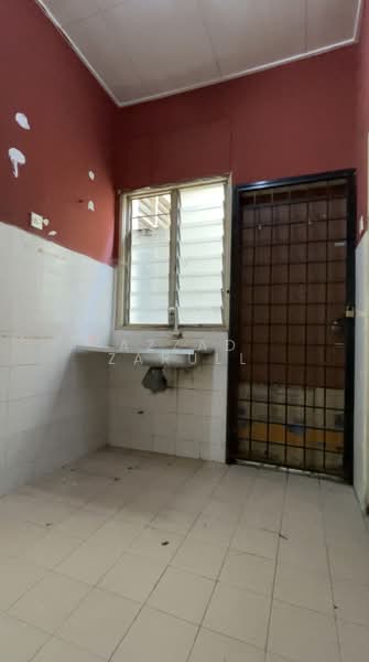 Terraced House for Sale in Bandar Mahkota Banting (Tanjong Duabelas) - Azzad Zarull - Kitchen - PropertyGuru.com.my