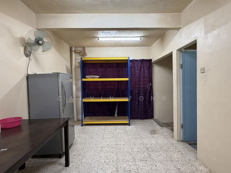 Dining area & kitchen