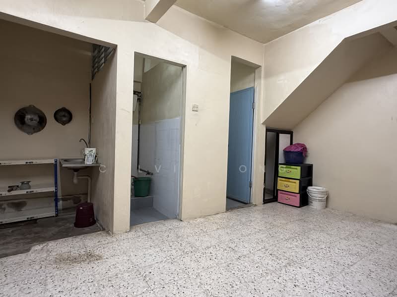 Part of kitchen & dining area