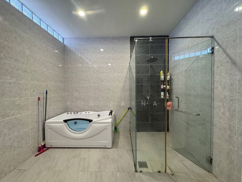 Bungalow for Sale in Bukit Jelutong (Shah Alam) - Eda Zainal - PropertyGuru.com.my