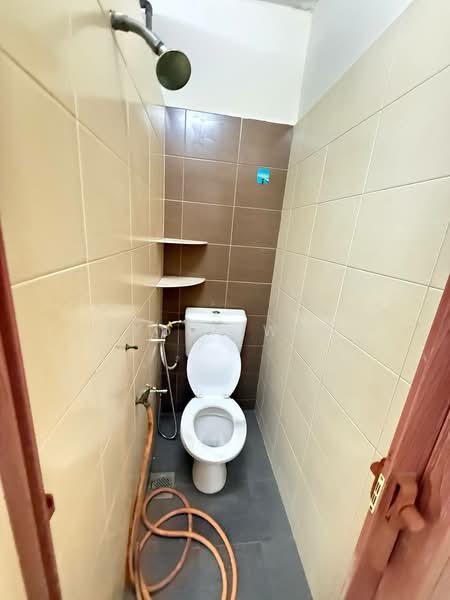 Double Storey Taman Damai Jaya untuk Untuk Disewa - RM 1,500 /bulan, Mac 2026 - Bathroom - PropertyGuru.com.my