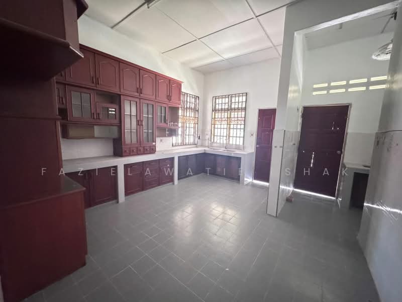 Bungalow for Sale in Kuantan (Pahang) - Fazielawatie Ishak - Kitchen - PropertyGuru.com.my