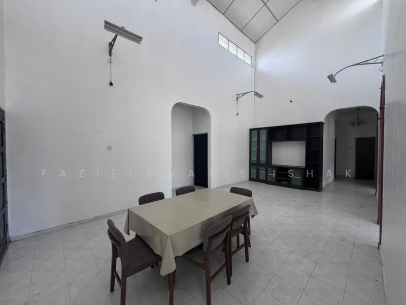 Bungalow for Sale in Kuantan (Pahang) - Fazielawatie Ishak - Dining Room - PropertyGuru.com.my
