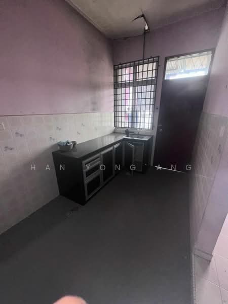 1-storey Terraced House for Sale in Taman Senai Utama (Kulai) - Han Yong Ang - Kitchen - PropertyGuru.com.my