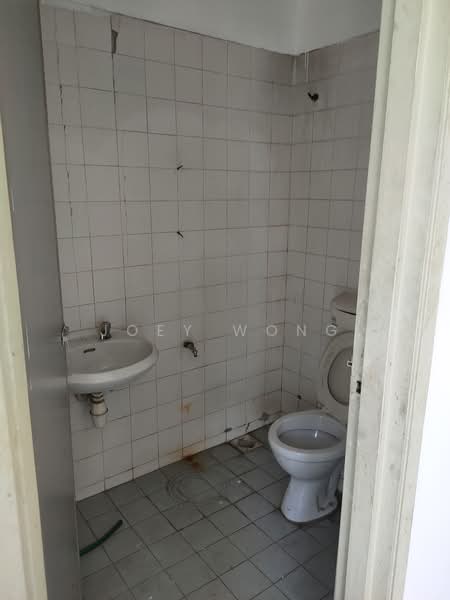 Warehouse for Rent in Kota Kemuning (Shah Alam) - Joey Wong - Bathroom - PropertyGuru.com.my