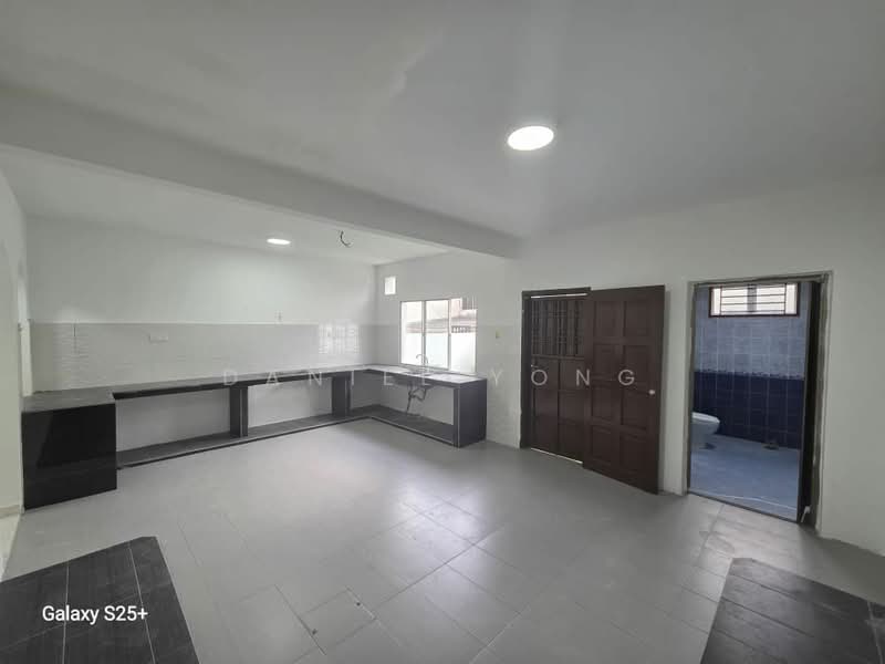 Taman Selesa Jaya untuk Untuk Dijual - RM 638,000, Mac 2026 - Kitchen - PropertyGuru.com.my