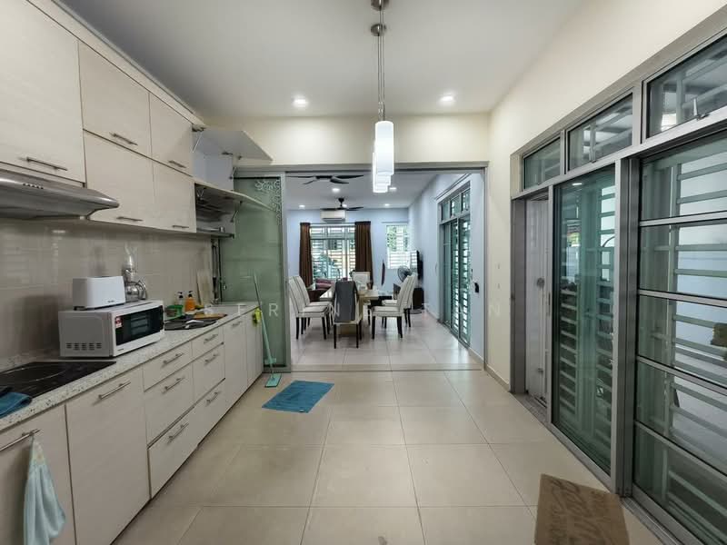 Cluster House for Rent in Nusa Duta (Iskandar Puteri (Nusajaya)) - Serine Tan - Kitchen - PropertyGuru.com.my