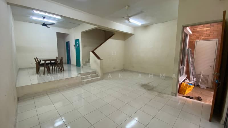 2-storey Terraced House for Sale in Alam Budiman (Shah Alam) - Wan Azlan Ahmad - Living Room - PropertyGuru.com.my