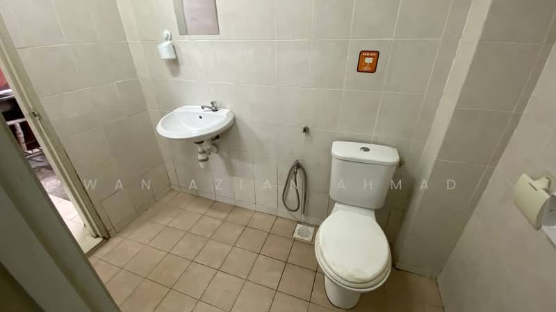 2-storey Terraced House for Sale in Alam Budiman (Shah Alam) - Wan Azlan Ahmad - Bathroom - PropertyGuru.com.my