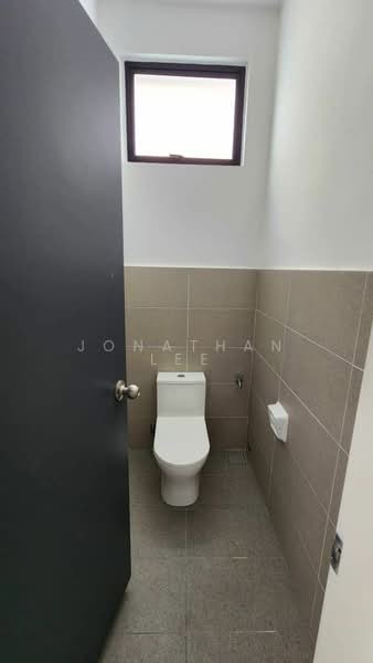 Eco Business Park 1 untuk Untuk Disewa - RM 13,000 /bulan, Mac 2026 - Bathroom - PropertyGuru.com.my