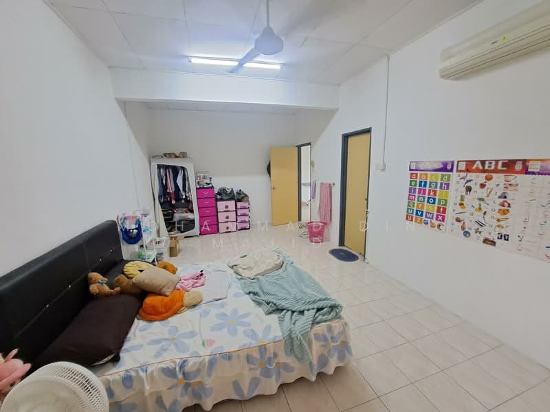2-storey Terraced House for Sale in Seri Kembangan (Selangor) - Mohammad Din Majid - PropertyGuru.com.my