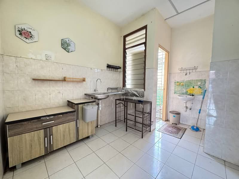 2-storey Terraced House for Sale in Taman Putra Perdana (Puchong) - Mohd Khairul Amilin - Kitchen - PropertyGuru.com.my