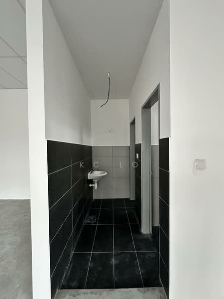 Shop / Office for Rent in Seremban (Negeri Sembilan) - KC Lo - Corridor - PropertyGuru.com.my